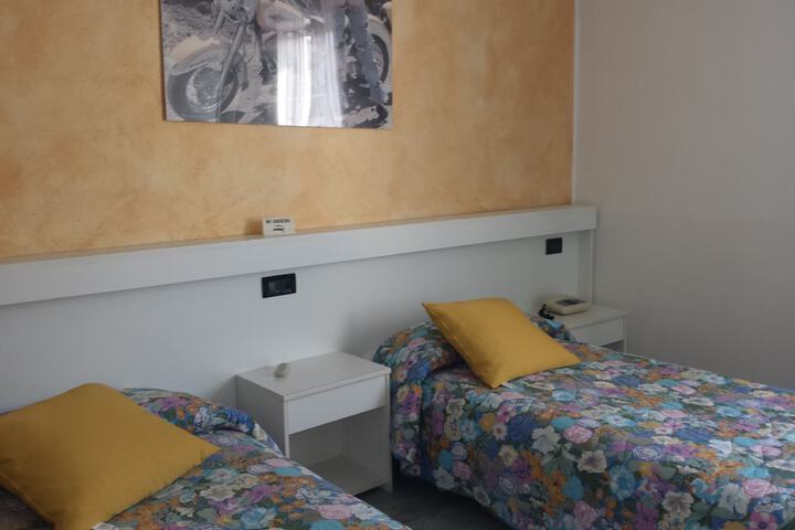 Room 10 of 34
