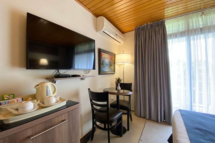 Room 5 of 38