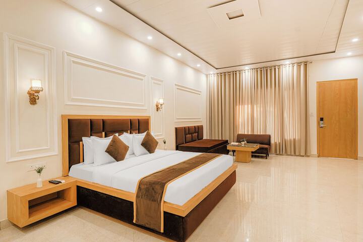 Room 24 of 35