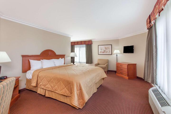 1 King Bed (11 of 22)