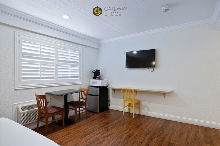 Basic Single King Bed (17 of 18)