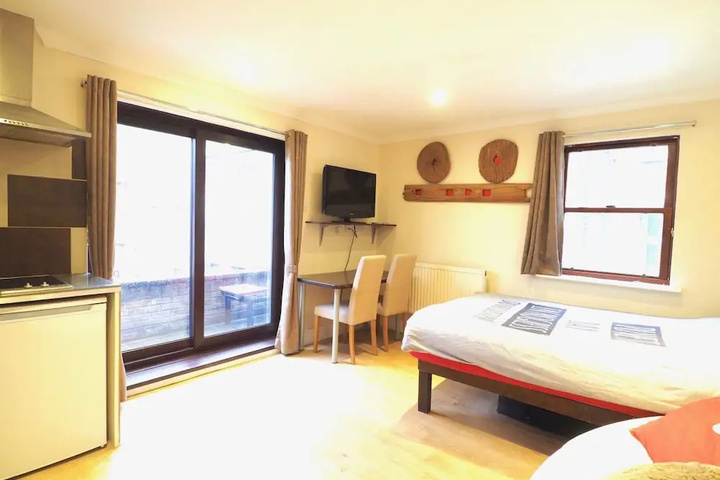 Room 5 of 16