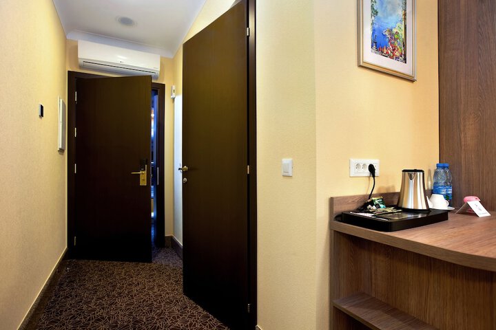 Room 32 of 119