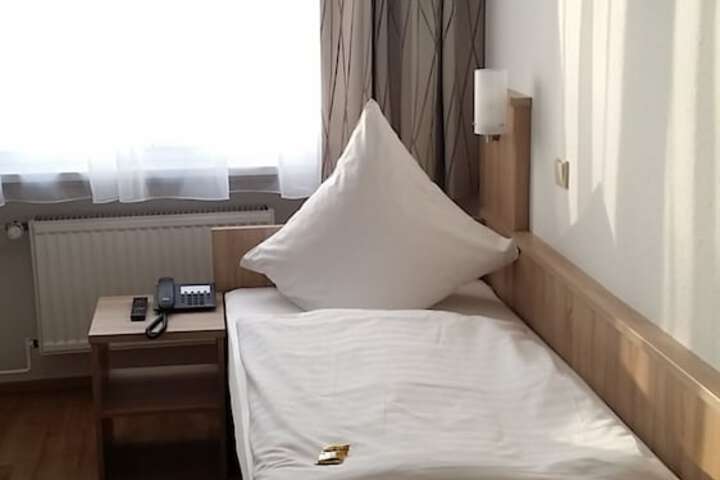 Room 3 of 31