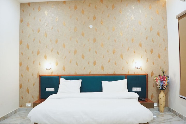 Room 7 of 11