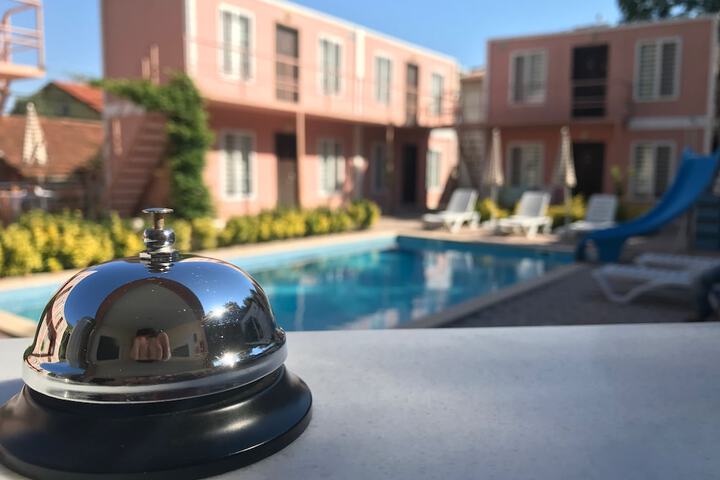 Hotel Exterior 27 of 47