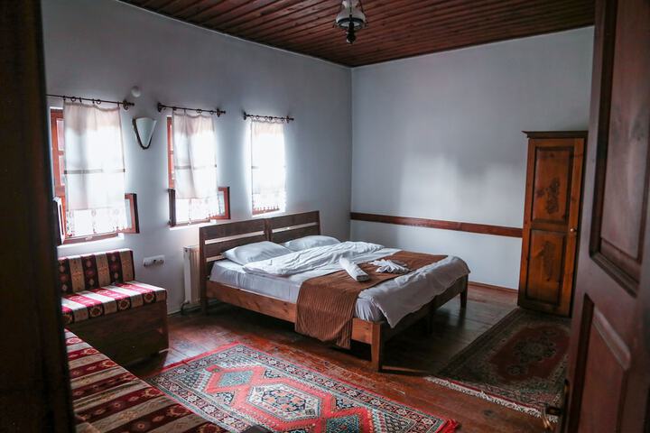 Room 11 of 20