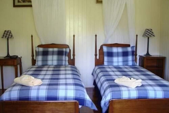 Room 4 of 32
