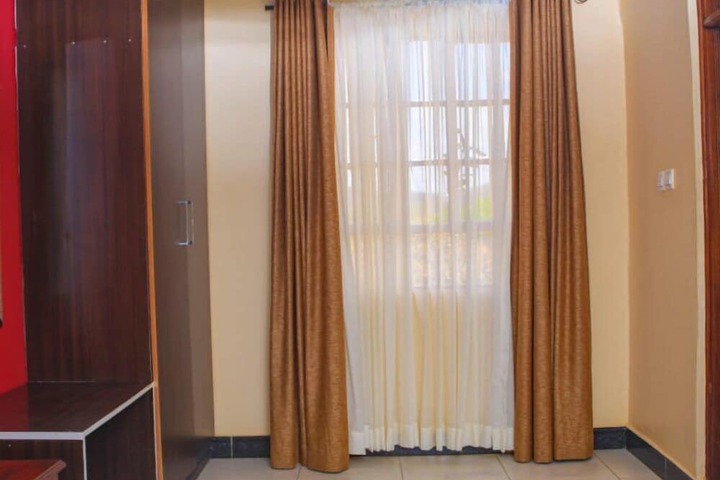 Room 14 of 77