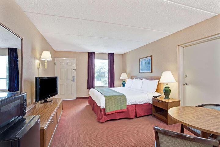 1 King Bed (13 of 13)