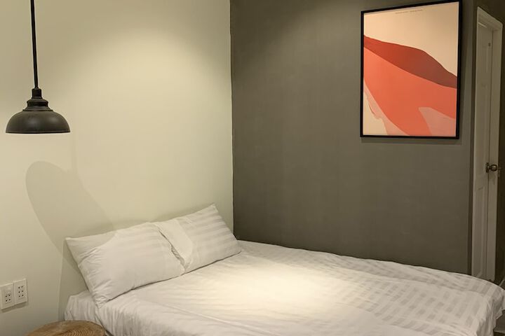 Room 10 of 42