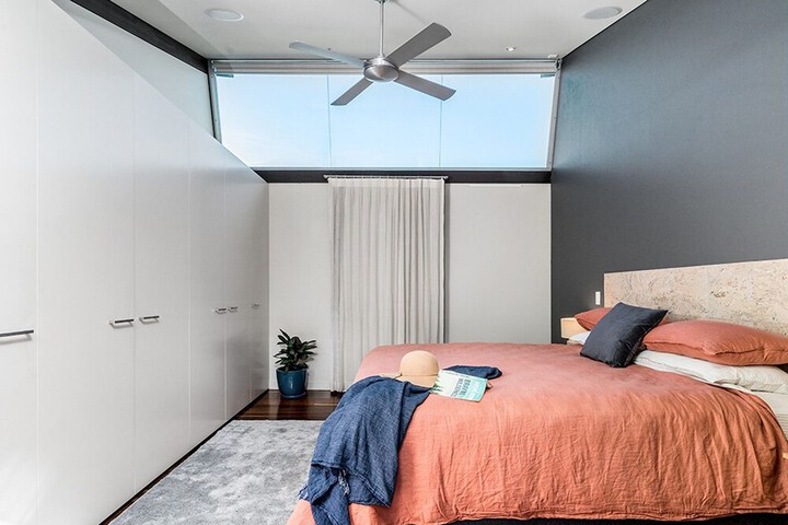 Room 6 of 23