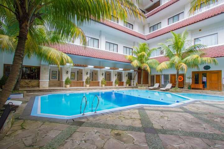 Hotel with Pool