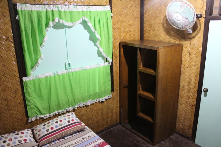 Room 18 of 102