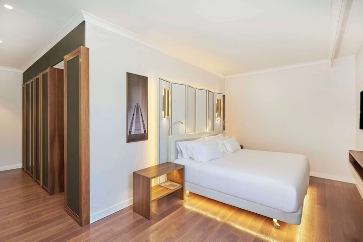 Room 28 of 82