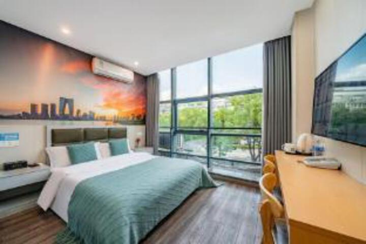 Room 4 of 6