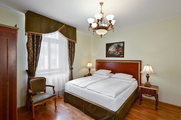 Room 13 of 49