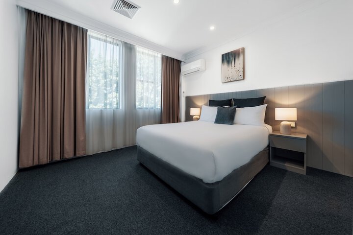 Room 32 of 47