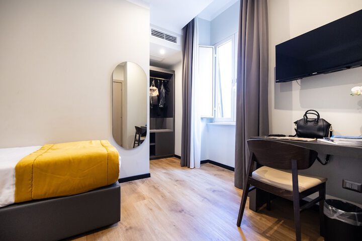 Room 30 of 104