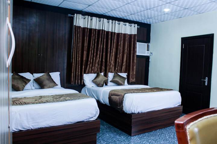 Room 12 of 27