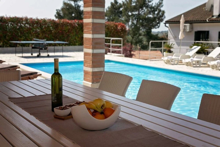 Pool 16 of 30