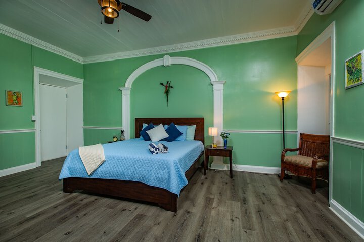 Room 13 of 171