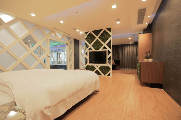 Room 28 of 78