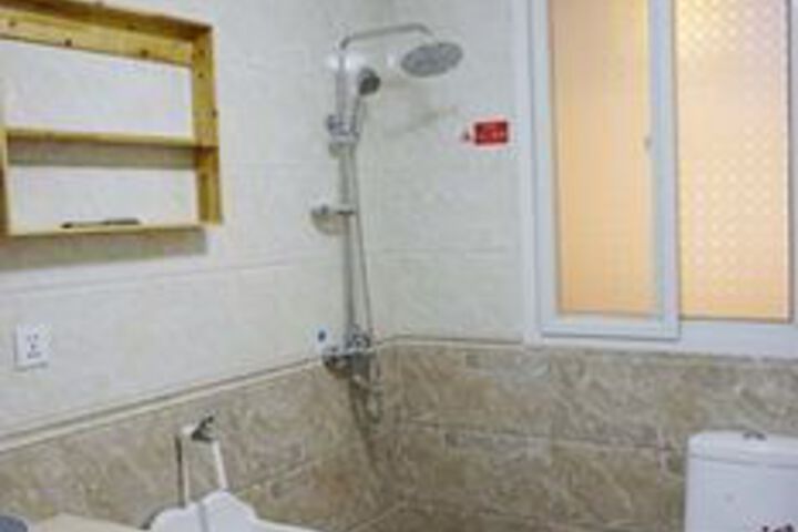 Room 9 of 30