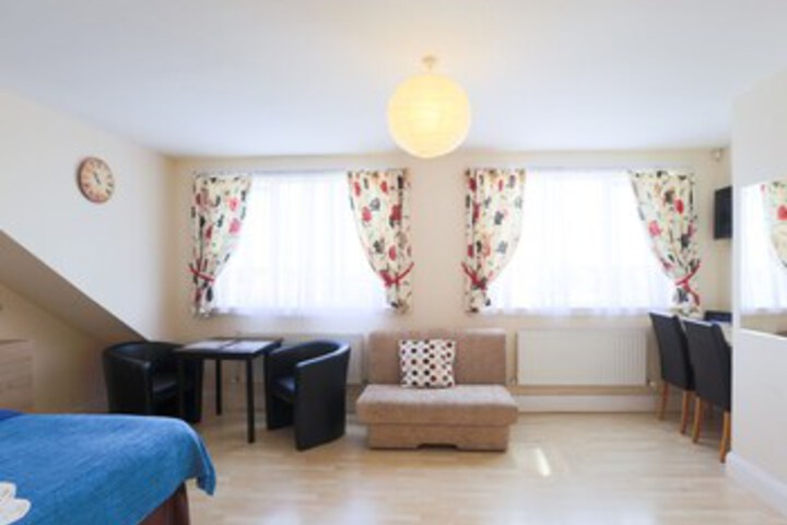 Room 11 of 28