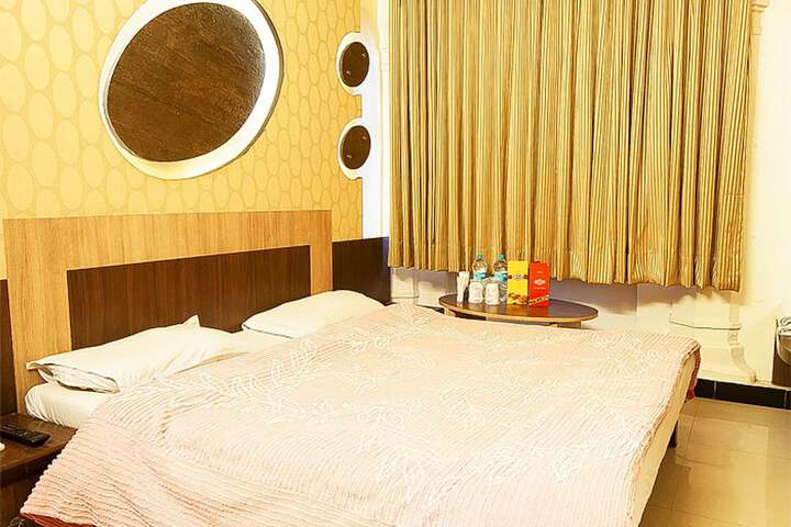 Room 4 of 43