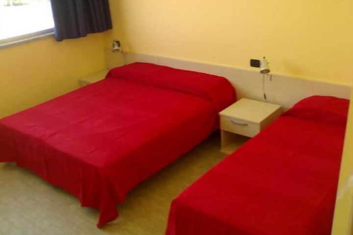 Room 5 of 33