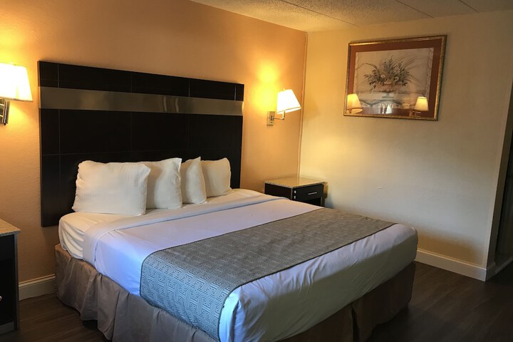 Basic Single King Bed (2 of 9)