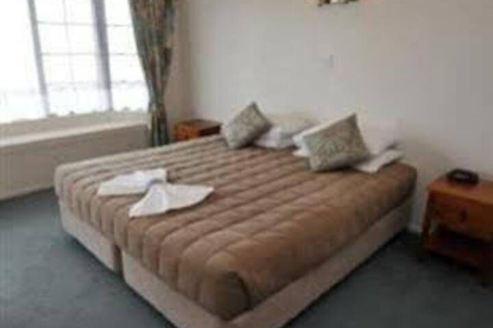 Room 4 of 10