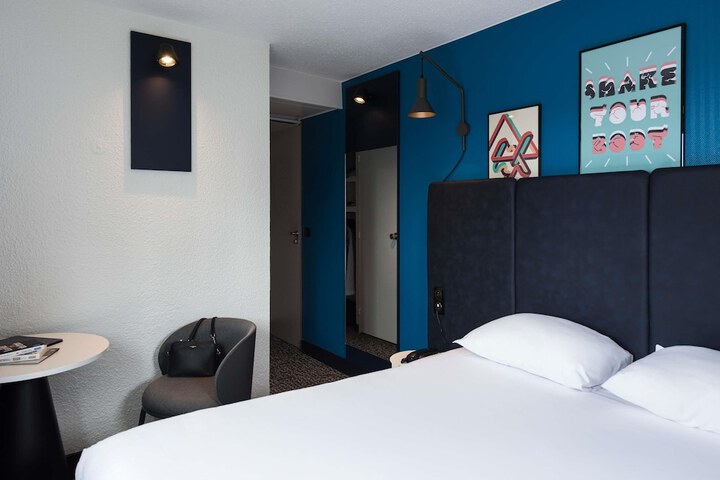 Room 2 of 31