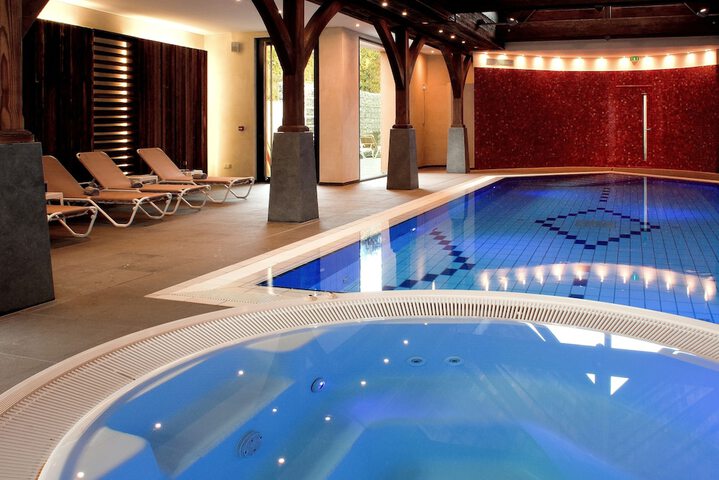 Pool 11 of 38