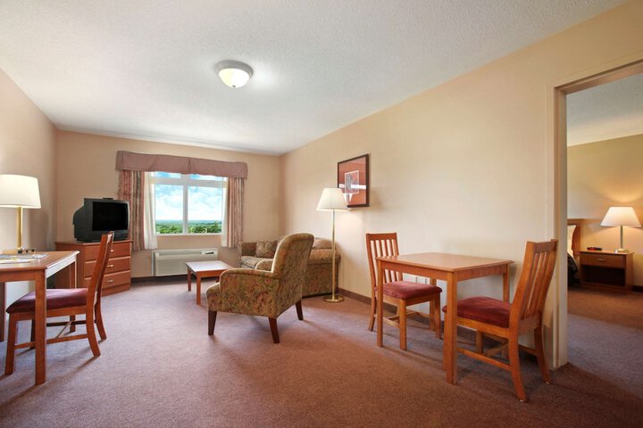 Room 7 of 24