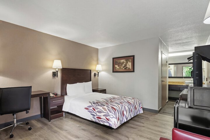 ADA Accessible Queen Bed (13 of 13)