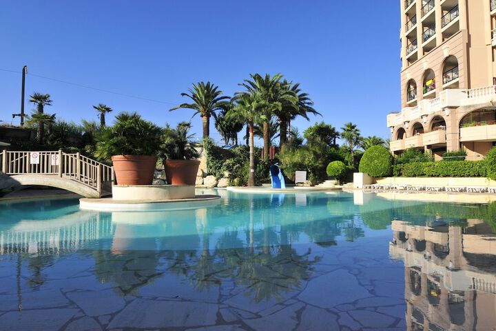 Hotel with Pool