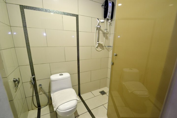 Room 13 of 16