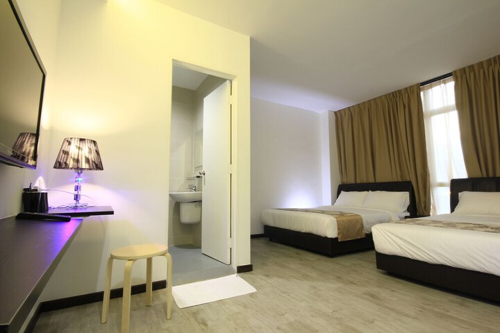 Room 9 of 47