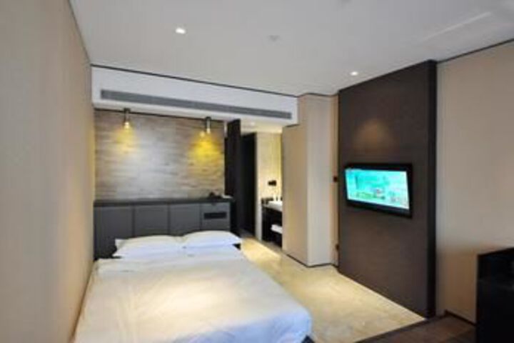 Room 12 of 27