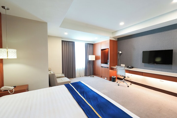 Room 10 of 35