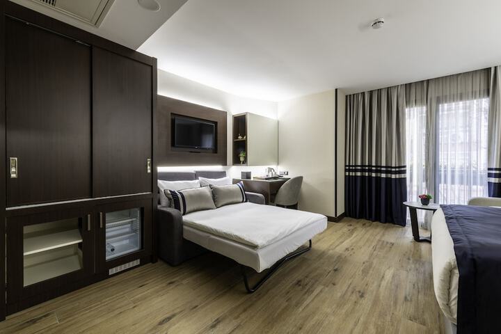 Room 25 of 76