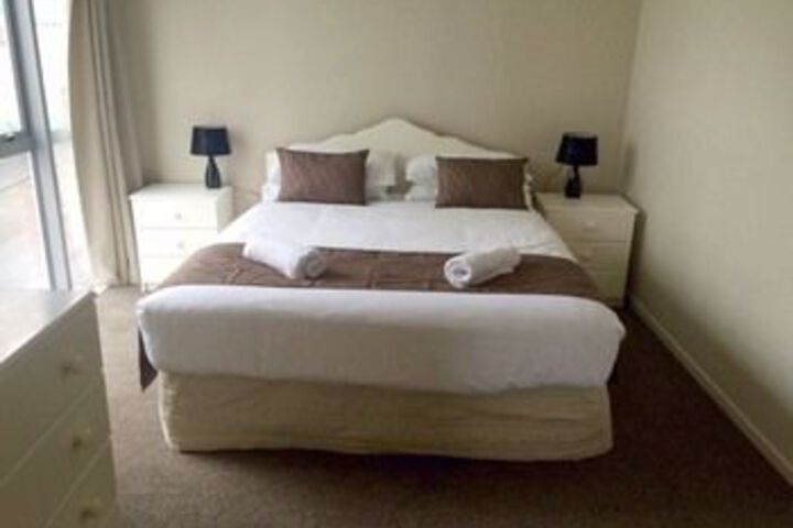 Room 7 of 11