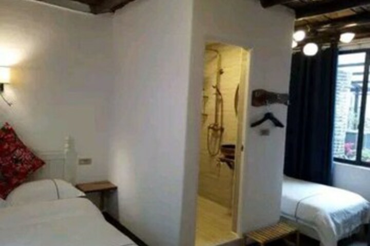 Room 3 of 7