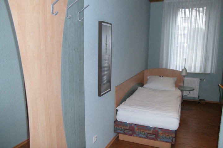 Room 10 of 19