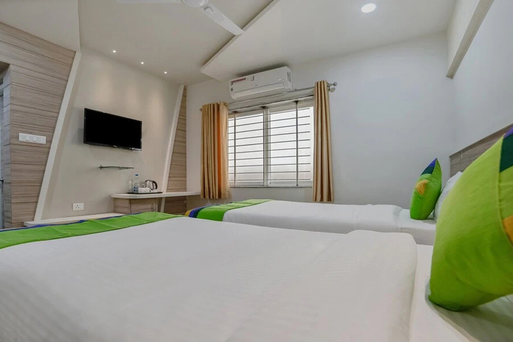 Room 3 of 8