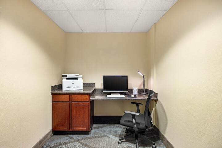 Business Center 67 of 70
