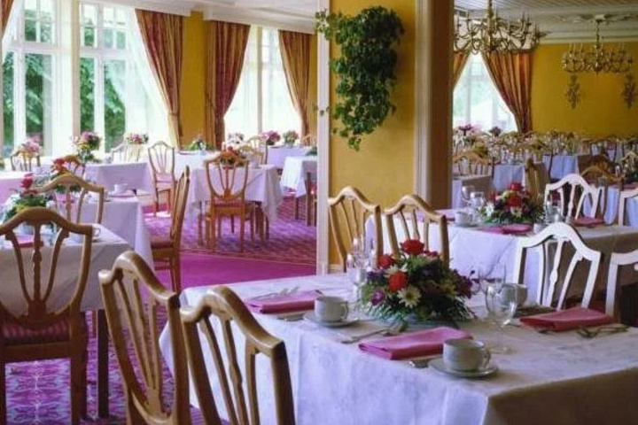 Dining 5 of 16