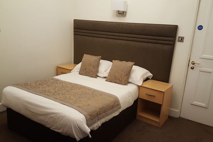 Room 5 of 79